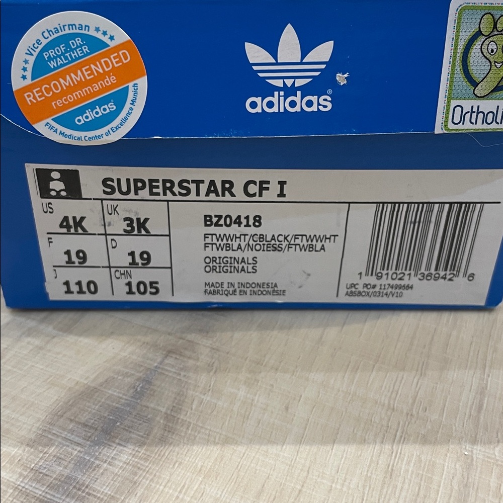 4T Adidas Superstar White and Black Velcro Sneakers - Picture 2 of 6